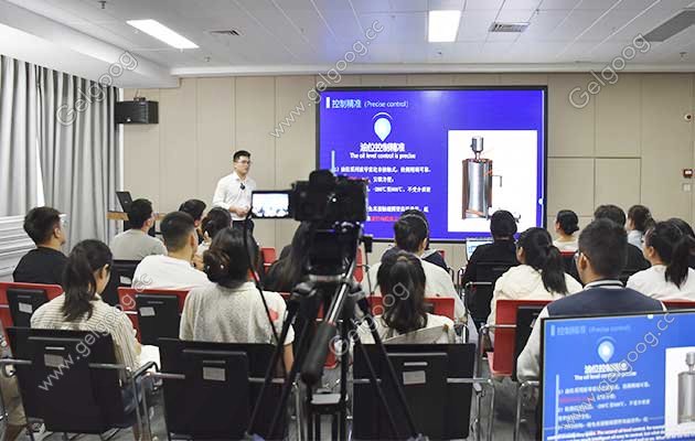 油炸机发布会现场